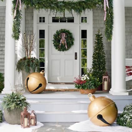 DIY Holiday Wreaths: Personal Touch for the Entryway