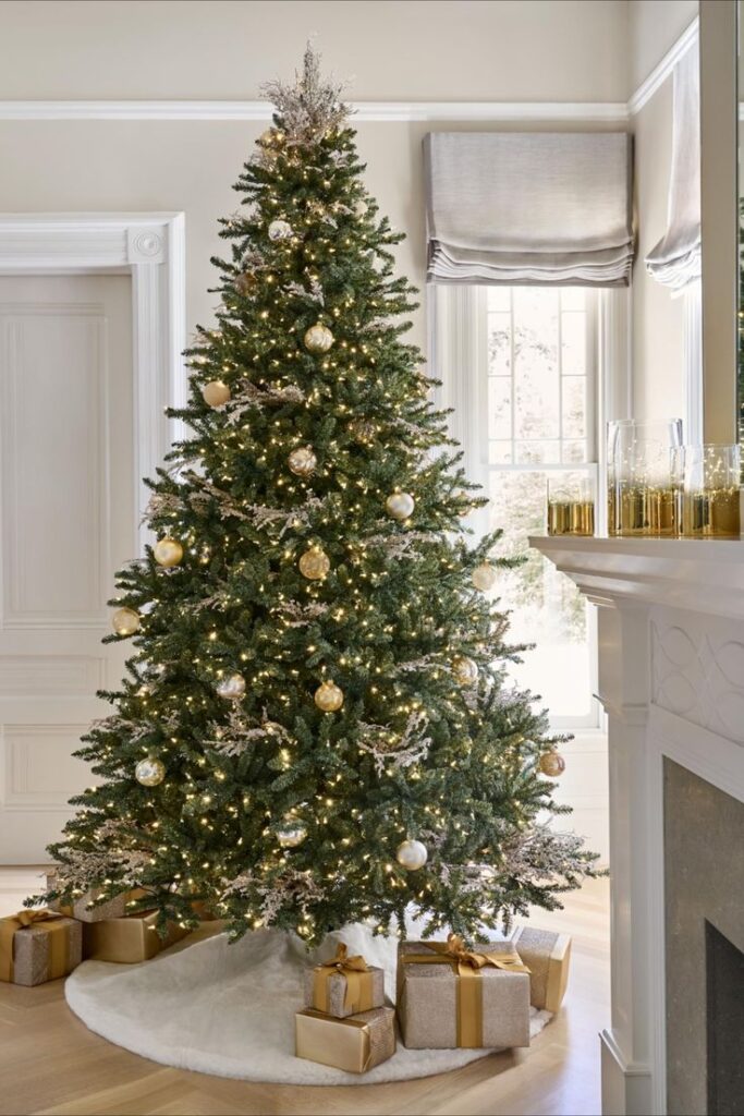  The Classic Christmas Tree: A Must-Have for Every Home