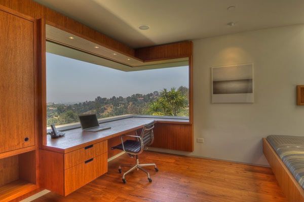 Corner Windows for a Panoramic View